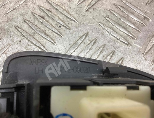 Кнопка стеклоподъемника Toyota Avensis II (T250) 2003-2008  Toyota Avensis Avensis II (T250) 2003-2008