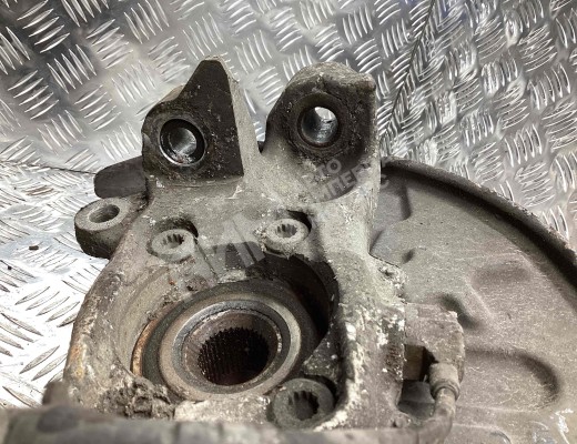 Кулак поворотный правый Audi A4 B7 (8EC, 8ED) 2004-2008  Audi A4 A4 B7 (8EC, 8ED) 2004-2008