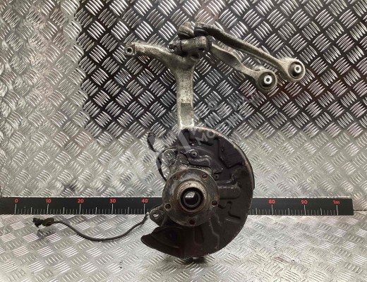 Кулак поворотный правый  Audi A4 A4 B6 (8EC, 8E5) 2000-2006