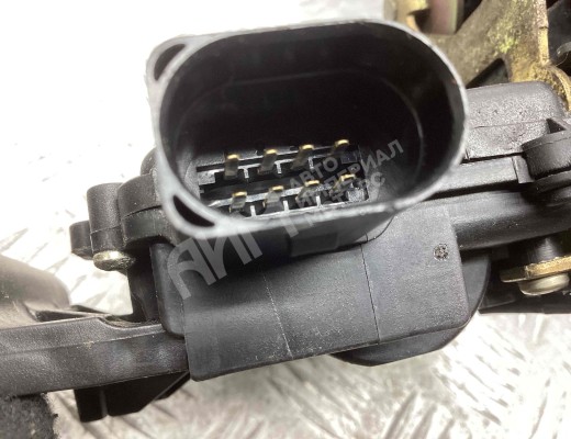Замок двери передней левой Volkswagen Passat B5 (3B) 1996-2000  Volkswagen Passat Passat B5 (3B) 1996-2000