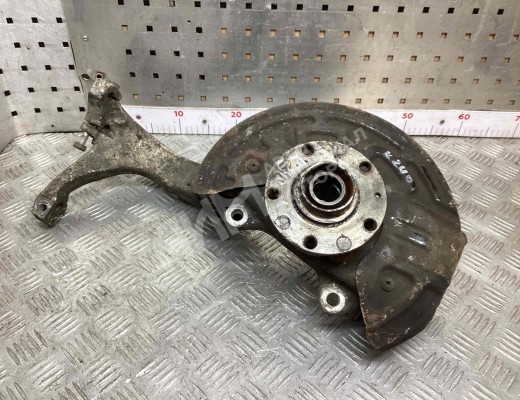 Кулак поворотный правый  Audi A6 A6 C5 (4B) 2001-2004 рестайлинг