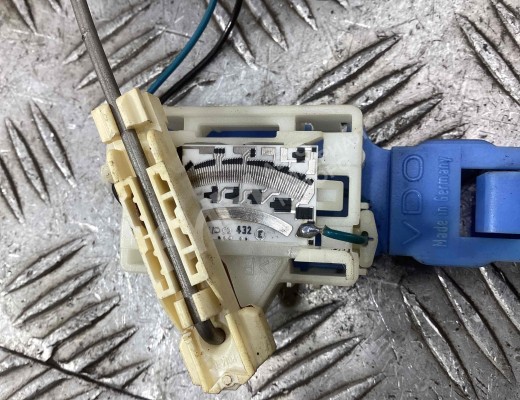 Насос топливный Volkswagen Passat B5 (3B) 1996-2000  Volkswagen Passat Passat B5 (3B) 1996-2000