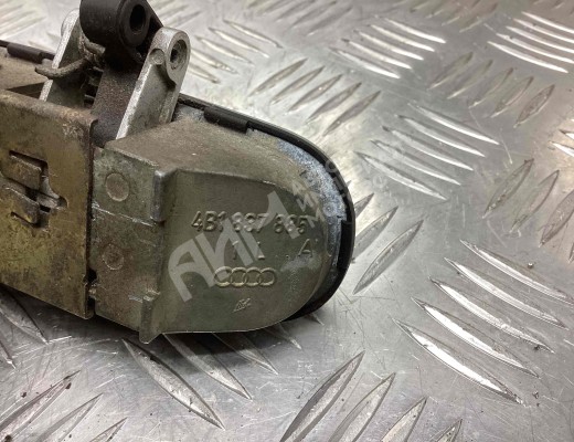 Ручка наружная передняя левая Audi A6 C5 (4B) 2001-2004 рестайлинг  Audi A6 A6 C5 (4B) 2001-2004 рестайлинг
