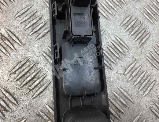 Кнопка стеклоподъемника переднего правого Peugeot 3008 I 2010-2017  Peugeot 3008 3008 I 2010-2017