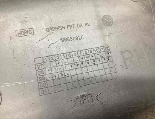 Молдинг двери передней правой Hyundai Galloper II 1997-2003  Hyundai Galloper Galloper II 1997-2003