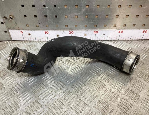 Патрубок интеркулера Volkswagen Passat B5+ (3B) 2000-2005 рестайлинг  Volkswagen Passat Passat B5+ (3B) 2000-2005 рестайлинг