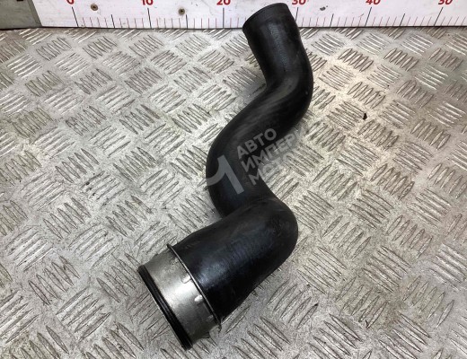 Патрубок интеркулера Volkswagen Passat B5+ (3B) 2000-2005 рестайлинг  Volkswagen Passat Passat B5+ (3B) 2000-2005 рестайлинг