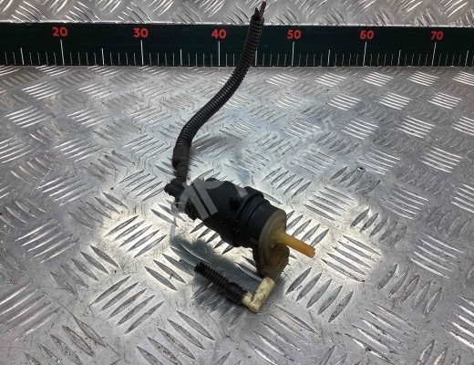Насос (моторчик) омывателя стекла Opel Astra H 2007-2010 рестайлинг  Opel Astra Astra H 2007-2010 рестайлинг