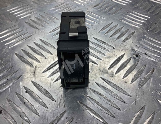 Кнопка подогрева сидений Volkswagen Passat B5+ (3B) 2000-2005 рестайлинг  Volkswagen Passat Passat B5+ (3B) 2000-2005 рестайлинг