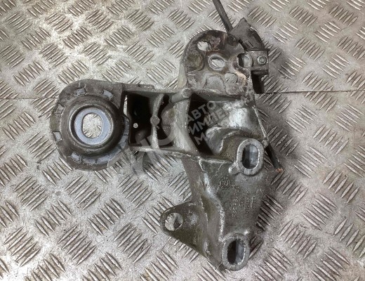 Кронштейн стабилизатора Volkswagen Passat B5+ (3B) 2000-2005 рестайлинг  Volkswagen Passat Passat B5+ (3B) 2000-2005 рестайлинг