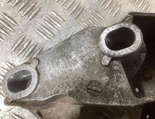 Кронштейн стабилизатора Volkswagen Passat B5+ (3B) 2000-2005 рестайлинг  Volkswagen Passat Passat B5+ (3B) 2000-2005 рестайлинг