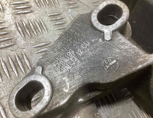 Кронштейн стабилизатора Audi A6 C5 (4B) 2001-2004 рестайлинг  Audi A6 A6 C5 (4B) 2001-2004 рестайлинг