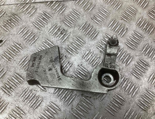 Кронштейн крепления троса КПП Volkswagen Golf V (1K) 2004-2009  Volkswagen Golf Golf V (1K) 2004-2009