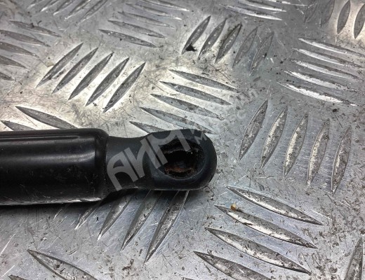 Амортизатор крышки багажника (3-5 двери) Audi A6 C5 (4B) 1997-2001  Audi A6 A6 C5 (4B) 1997-2001