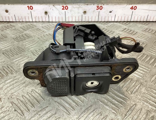 Кнопка открытия багажника Mercedes S (W220) 1998-2002  Mercedes S S (W220) 1998-2002