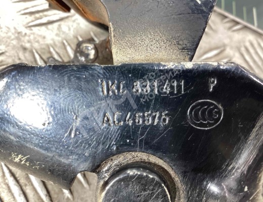 Петля двери передней левой Volkswagen Golf V (1K) 2004-2009  Volkswagen Golf Golf V (1K) 2004-2009