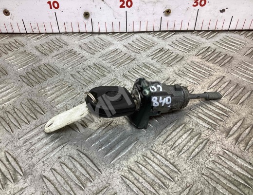 Личинка дверного замка Volkswagen Passat B5+ (3B) 2000-2005 рестайлинг  Volkswagen Passat Passat B5+ (3B) 2000-2005 рестайлинг