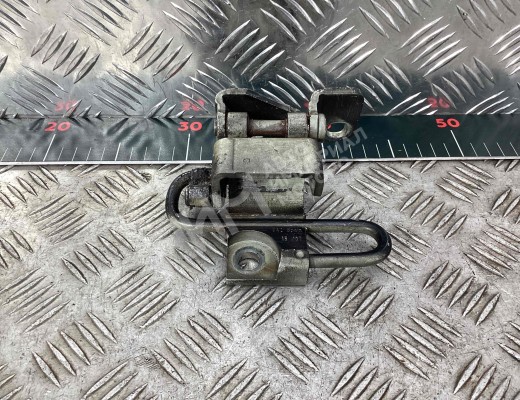 Петля двери передней правой Volkswagen Golf V (1K) 2004-2009  Volkswagen Golf Golf V (1K) 2004-2009