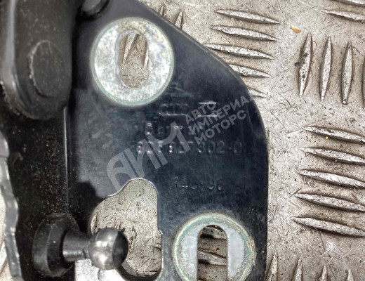 Петля крышки багажника Audi A4 B5 (8D) 1994-1999  Audi A4 A4 B5 (8D) 1994-1999