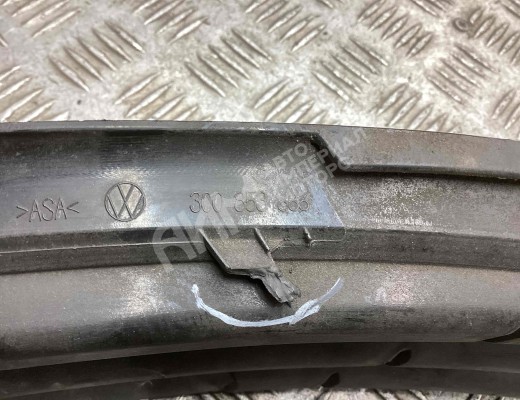 Заглушка (решетка) в бампер передний Volkswagen Passat B6 (3C) 2005-2010  Volkswagen Passat Passat B6 (3C) 2005-2010