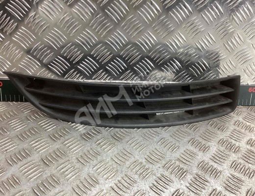 Заглушка (решетка) в бампер передний Volkswagen Passat B6 (3C) 2005-2010  Volkswagen Passat Passat B6 (3C) 2005-2010