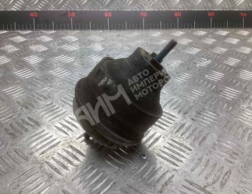Подушка крепления двигателя Volkswagen Passat B5 (3B) 1996-2000  Volkswagen Passat Passat B5 (3B) 1996-2000
