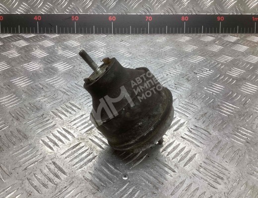 Подушка крепления двигателя Volkswagen Passat B5 (3B) 1996-2000  Volkswagen Passat Passat B5 (3B) 1996-2000