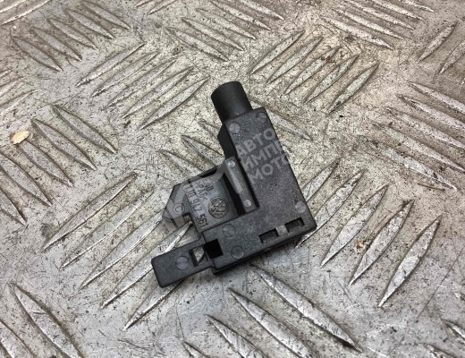 Выключатель концевой (концевик) Volkswagen Sharan I (7M) 2000-2003 рестайлинг  Volkswagen Sharan Sharan I (7M) 2000-2003 рестайлинг