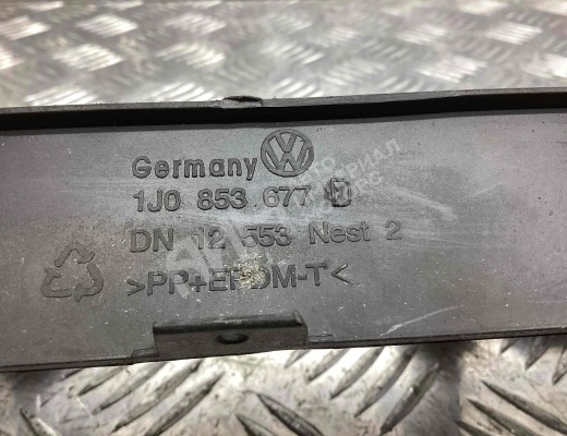 Заглушка (решетка) в бампер передний Volkswagen Golf IV (1J) 1997-2004  Volkswagen Golf Golf IV (1J) 1997-2004