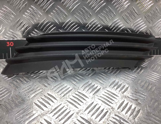Заглушка (решетка) в бампер передний Opel Astra H 2004-2007  Opel Astra Astra H 2004-2007