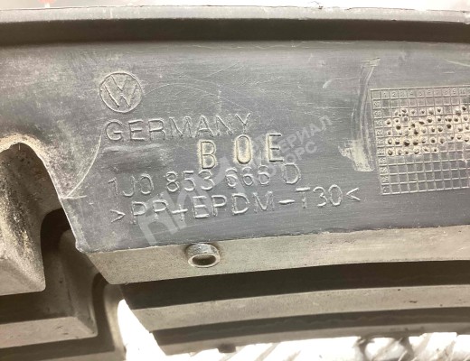 Заглушка (решетка) в бампер передний Volkswagen Golf IV (1J) 1997-2004  Volkswagen Golf Golf IV (1J) 1997-2004