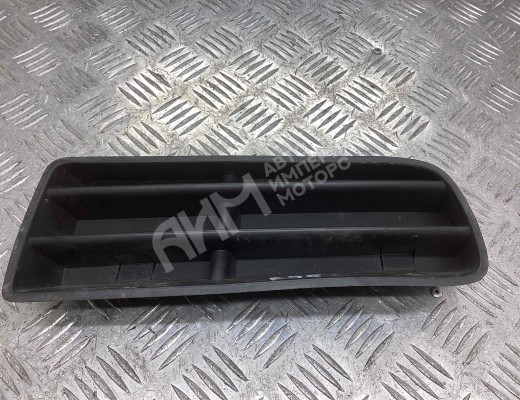 Заглушка (решетка) в бампер передний Volkswagen Golf IV (1J) 1997-2004  Volkswagen Golf Golf IV (1J) 1997-2004