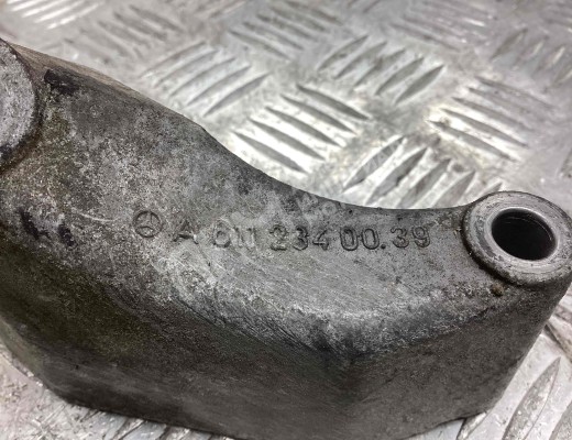 Кронштейн компрессора кондиционера Mercedes Vito I (W638) 1996-2003  Mercedes Vito Vito I (W638) 1996-2003