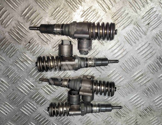 Форсунка Volkswagen Golf V (1K) 2004-2009  Volkswagen Golf Golf V (1K) 2004-2009