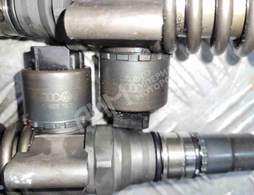 Форсунка Volkswagen Golf V (1K) 2004-2009  Volkswagen Golf Golf V (1K) 2004-2009