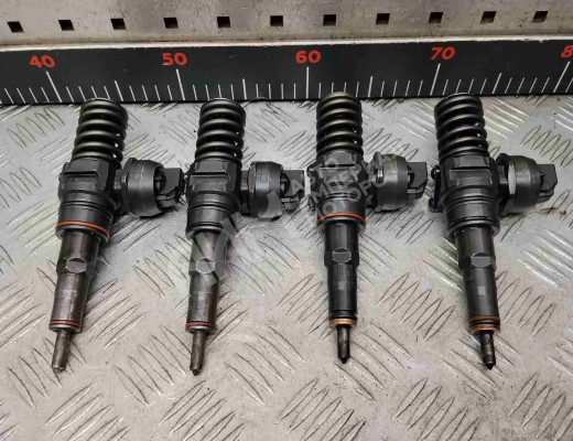 Форсунка Volkswagen Passat B5+ (3B) 2000-2005 рестайлинг  Volkswagen Passat Passat B5+ (3B) 2000-2005 рестайлинг