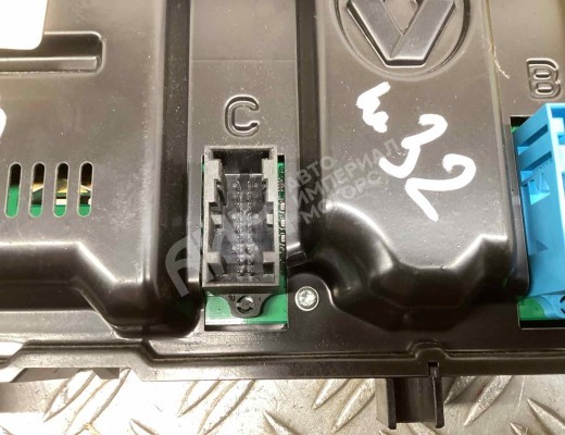 Щиток приборов (приборная панель) Renault Premium II 2006-2013  Renault Premium Premium II 2006-2013