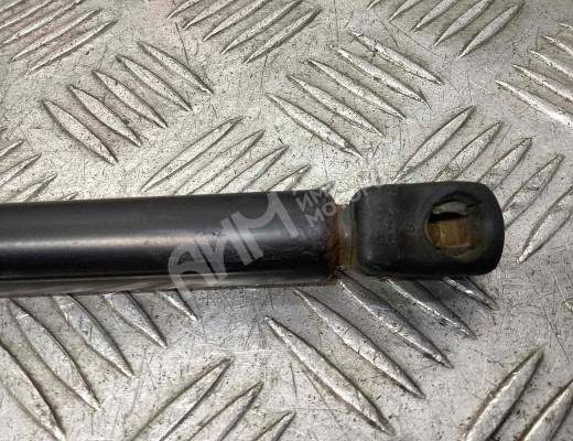Амортизатор крышки багажника (3-5 двери) Volkswagen Golf IV (1J) 1997-2004  Volkswagen Golf Golf IV (1J) 1997-2004