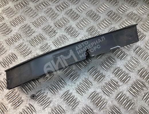 Заглушка (решетка) в бампер передний Volkswagen Golf IV (1J) 1997-2004  Volkswagen Golf Golf IV (1J) 1997-2004