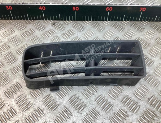 Заглушка (решетка) в бампер передний Volkswagen Golf IV (1J) 1997-2004  Volkswagen Golf Golf IV (1J) 1997-2004