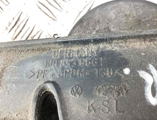 Заглушка (решетка) в бампер передний Volkswagen Golf IV (1J) 1997-2004  Volkswagen Golf Golf IV (1J) 1997-2004