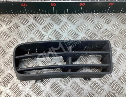 Заглушка (решетка) в бампер передний Volkswagen Golf IV (1J) 1997-2004  Volkswagen Golf Golf IV (1J) 1997-2004