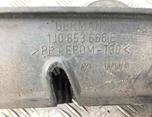 Заглушка (решетка) в бампер передний Volkswagen Golf IV (1J) 1997-2004  Volkswagen Golf Golf IV (1J) 1997-2004