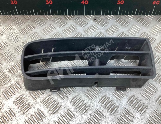 Заглушка (решетка) в бампер передний Volkswagen Golf IV (1J) 1997-2004  Volkswagen Golf Golf IV (1J) 1997-2004