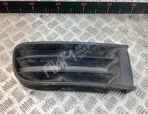 Заглушка (решетка) в бампер передний Volkswagen Polo IV (9N) 2001-2005  Volkswagen Polo Polo IV (9N) 2001-2005