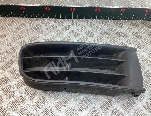 Заглушка (решетка) в бампер передний Volkswagen Polo IV (9N) 2001-2005  Volkswagen Polo Polo IV (9N) 2001-2005