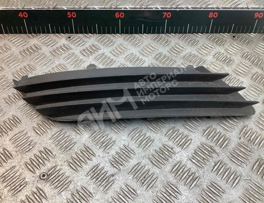 Заглушка (решетка) в бампер передний Opel Astra H 2004-2007  Opel Astra Astra H 2004-2007