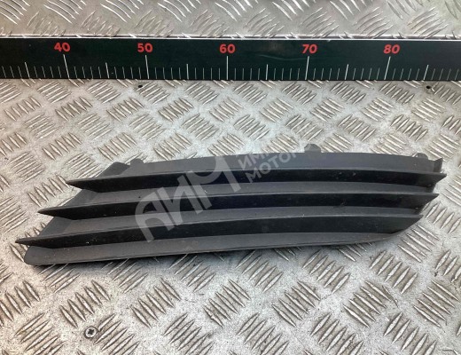 Заглушка (решетка) в бампер передний Opel Astra H 2004-2007  Opel Astra Astra H 2004-2007