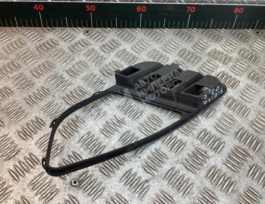 Заглушка (решетка) в бампер передний Ford Fiesta V 2001-2008  Ford Fiesta Fiesta V 2001-2008