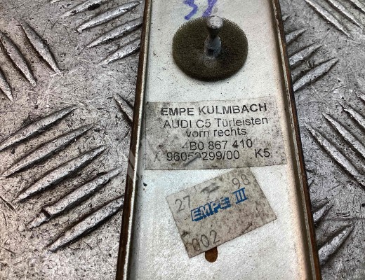 Накладка двери передней правой Audi A6 C5 (4B) 2001-2004 рестайлинг  Audi A6 A6 C5 (4B) 2001-2004 рестайлинг